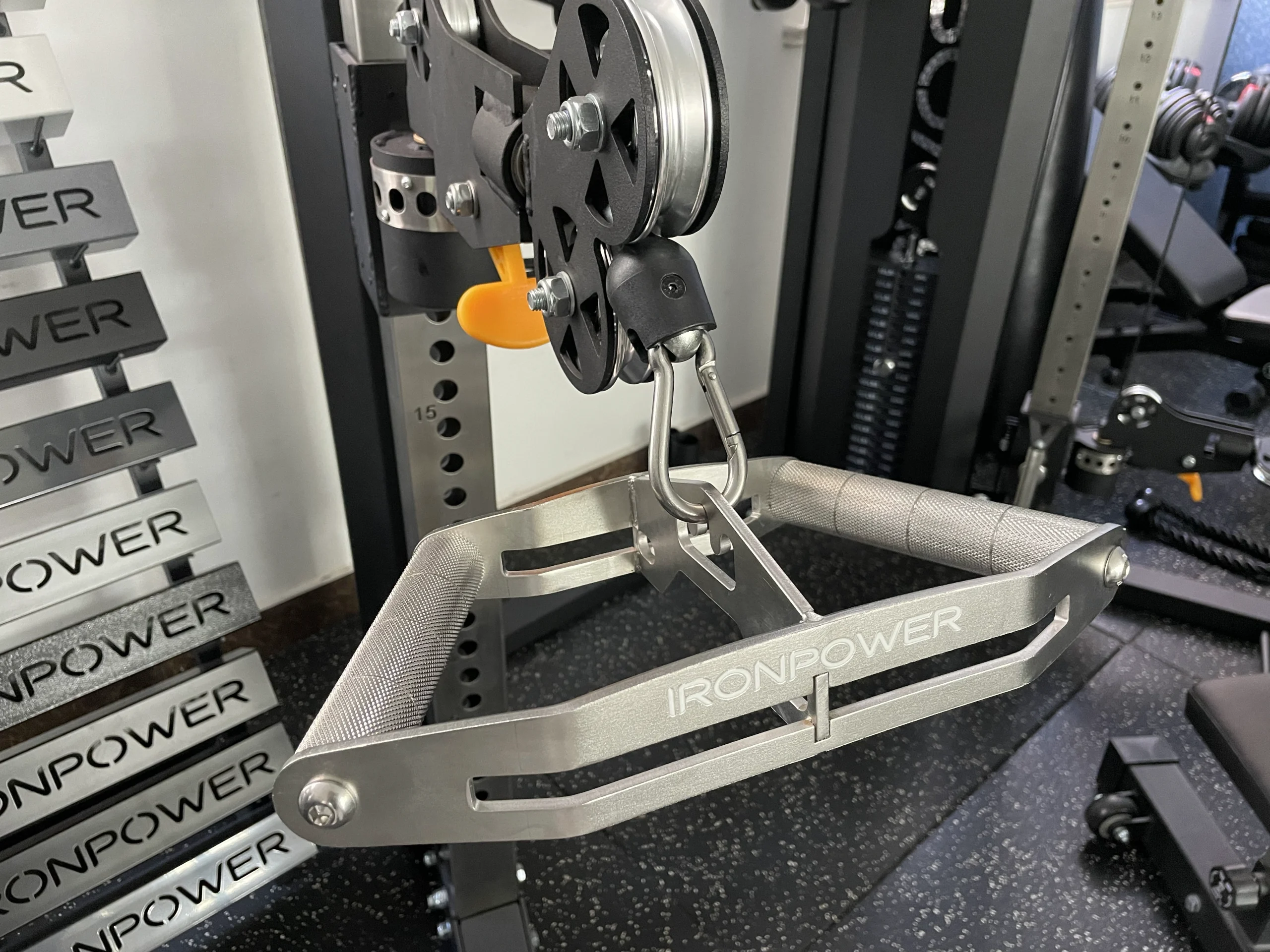 ACS1008-1 Close Grip Multi Angle Cable Attachment